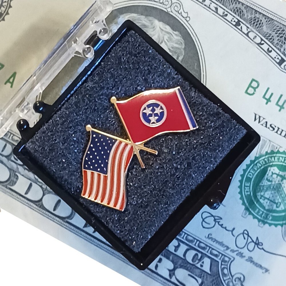 U.S. and Tennessee Crossed Flags Lapel Pin